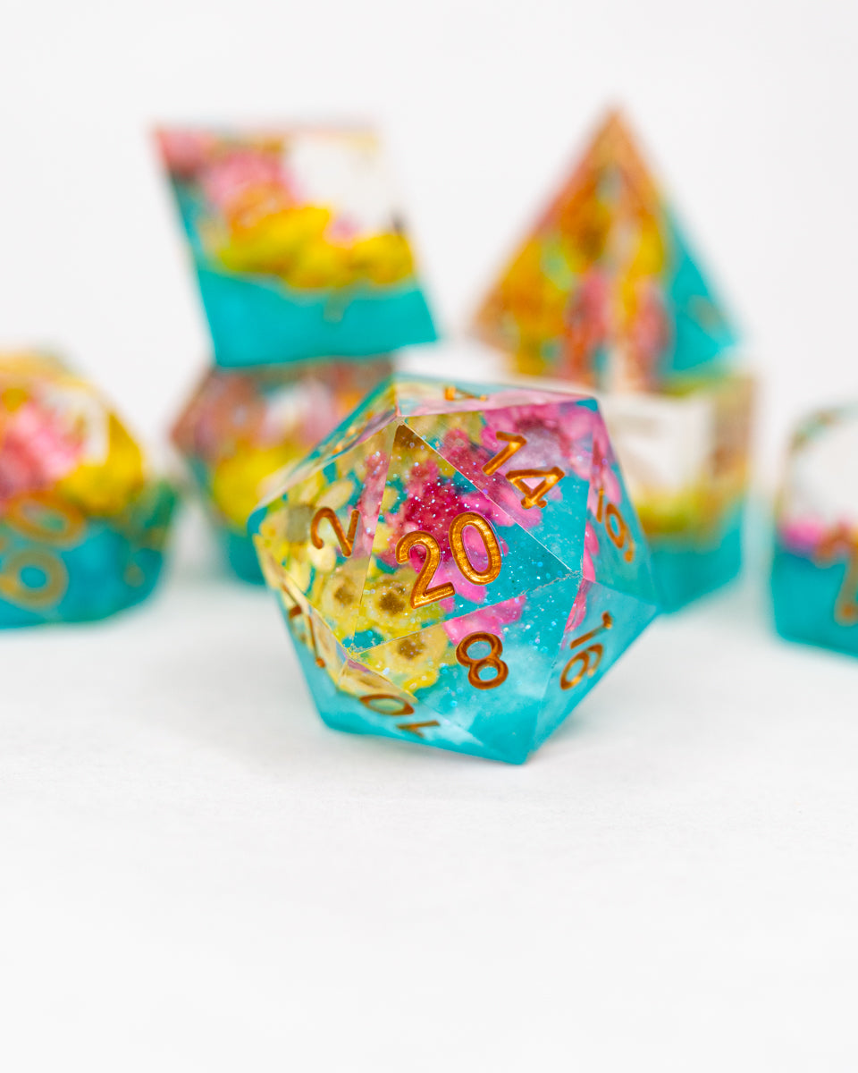 May Queen | 7 Piece Sharp Edge Resin Dice Set