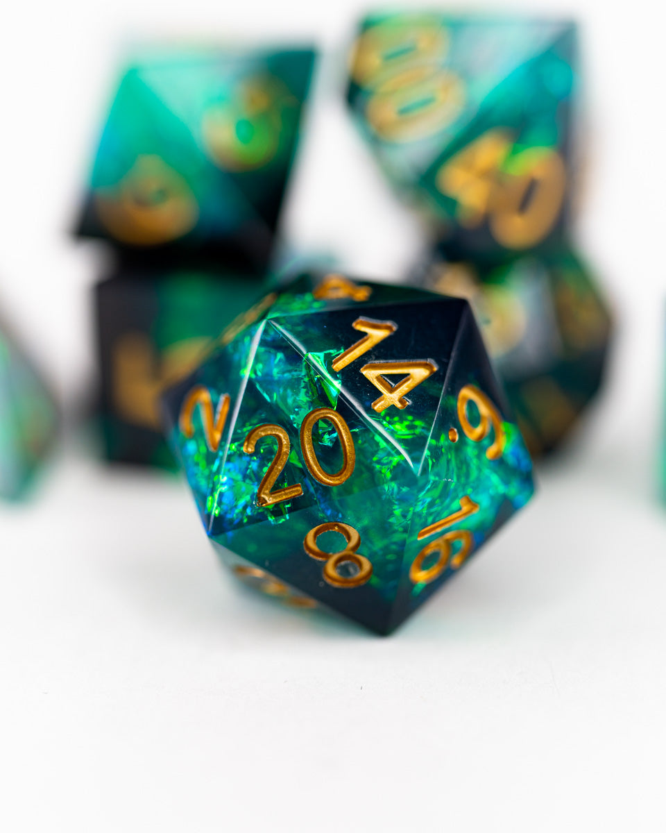 Resonance | 7 Piece Sharp Edge Resin Dice Set