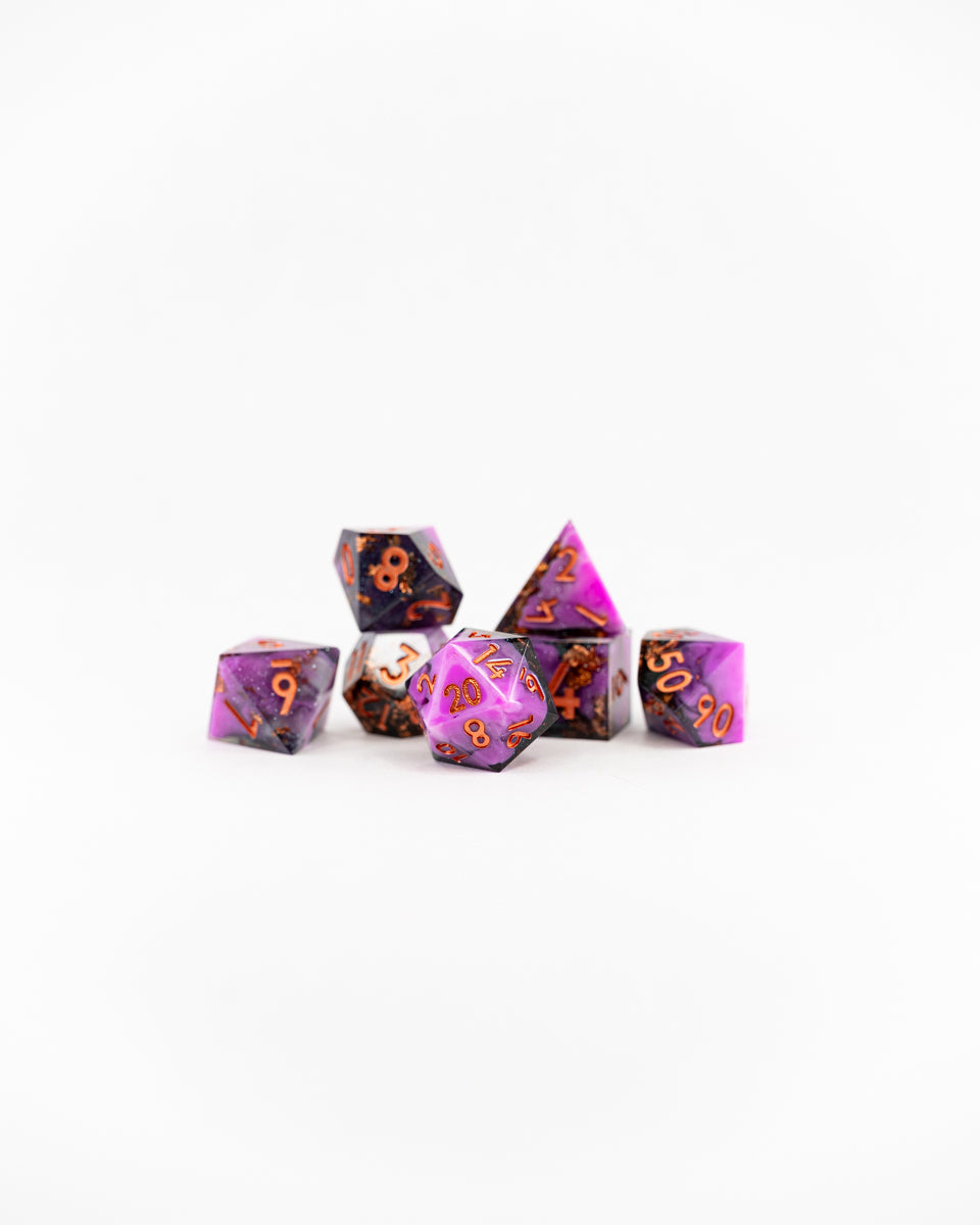 Riddlemaster | 7 Piece Sharp Edge Resin Dice Set