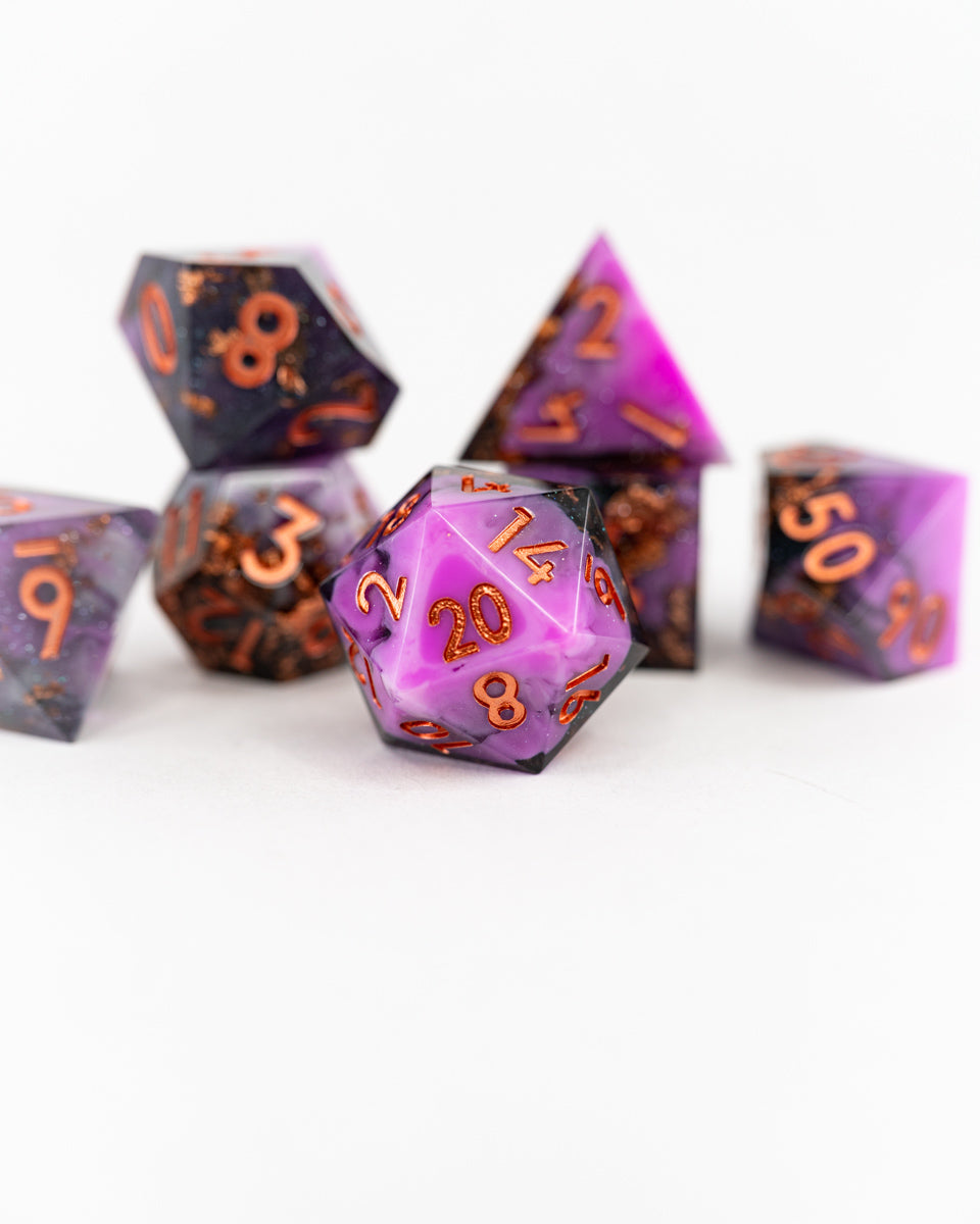 Riddlemaster | 7 Piece Sharp Edge Resin Dice Set