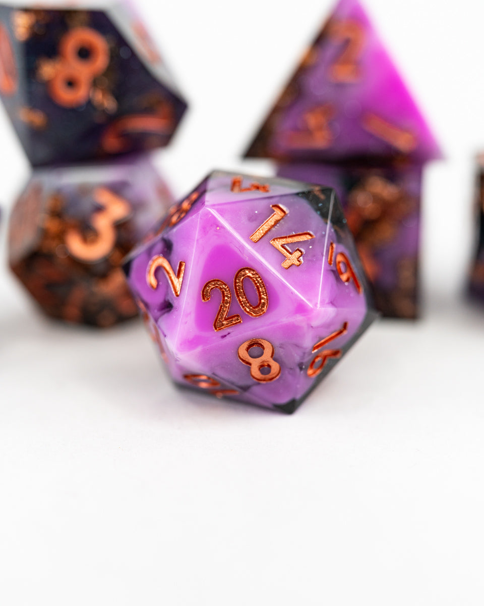 Riddlemaster | 7 Piece Sharp Edge Resin Dice Set